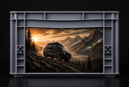 Auer Eurobox 40 × 30 × 27 cm mit Offroad Mountain Sticker-Set im hochwertigen Digitaldruck.