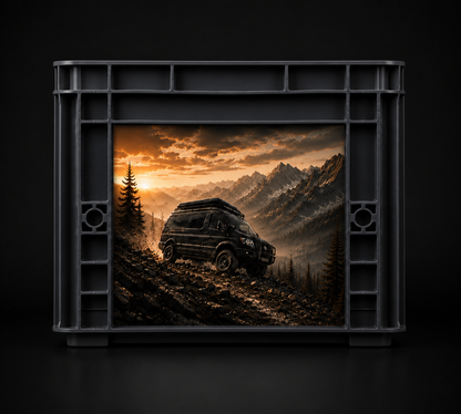 Graue Auer Eurobox mit Offroad-Bergmotiv auf Premium-Digitaldruckfolie