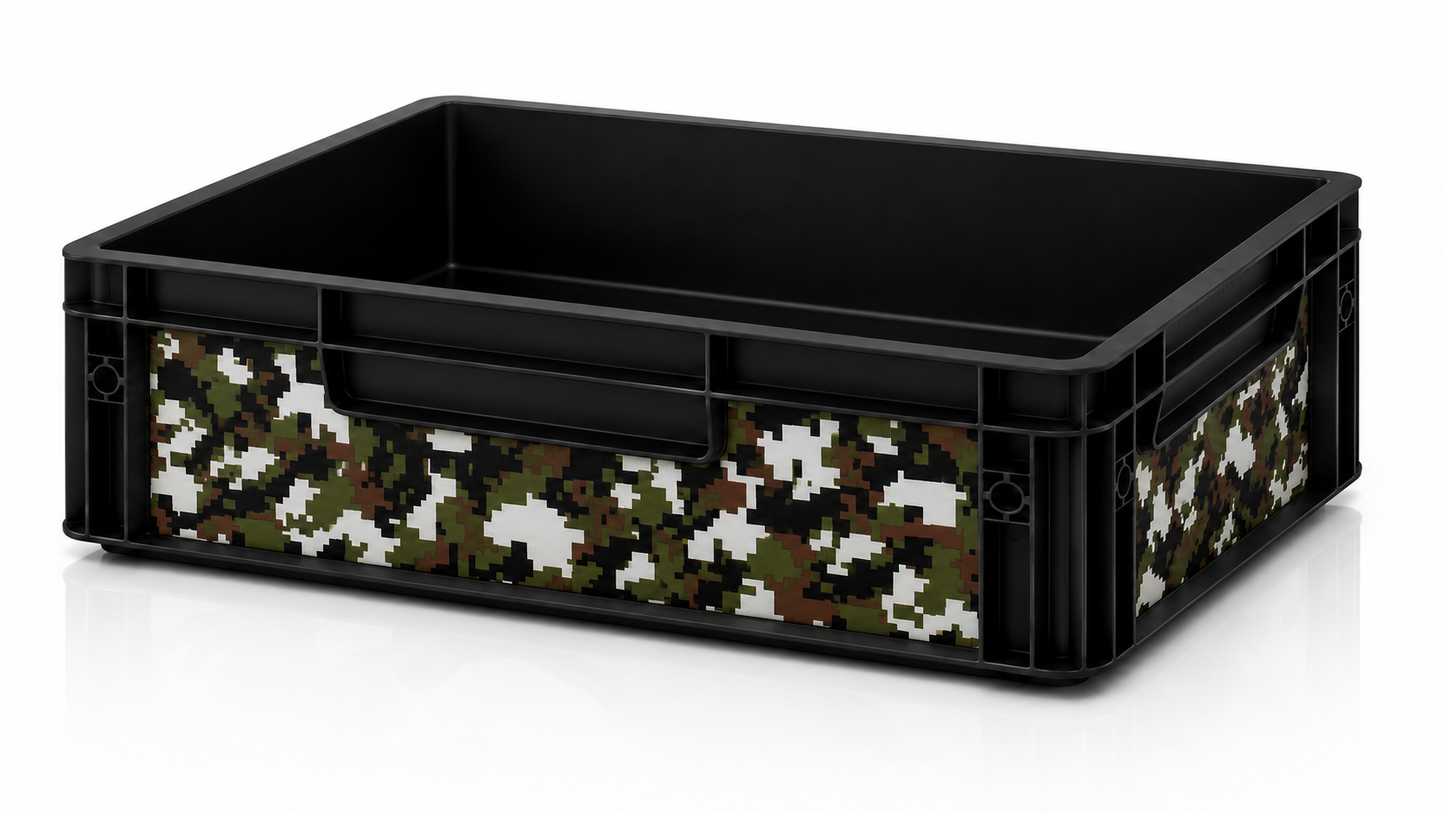 Schwarze Eurobox 40 x 30 x 12 cm mit grün-brauner Digital Camouflage Folierung von OctoVan für Camper, Vanlife, Outdoor und Offroad.