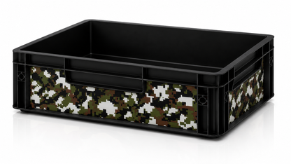 Schwarze Eurobox 40 x 30 x 12 cm mit grün-brauner Digital Camouflage Folierung von OctoVan für Camper, Vanlife, Outdoor und Offroad.