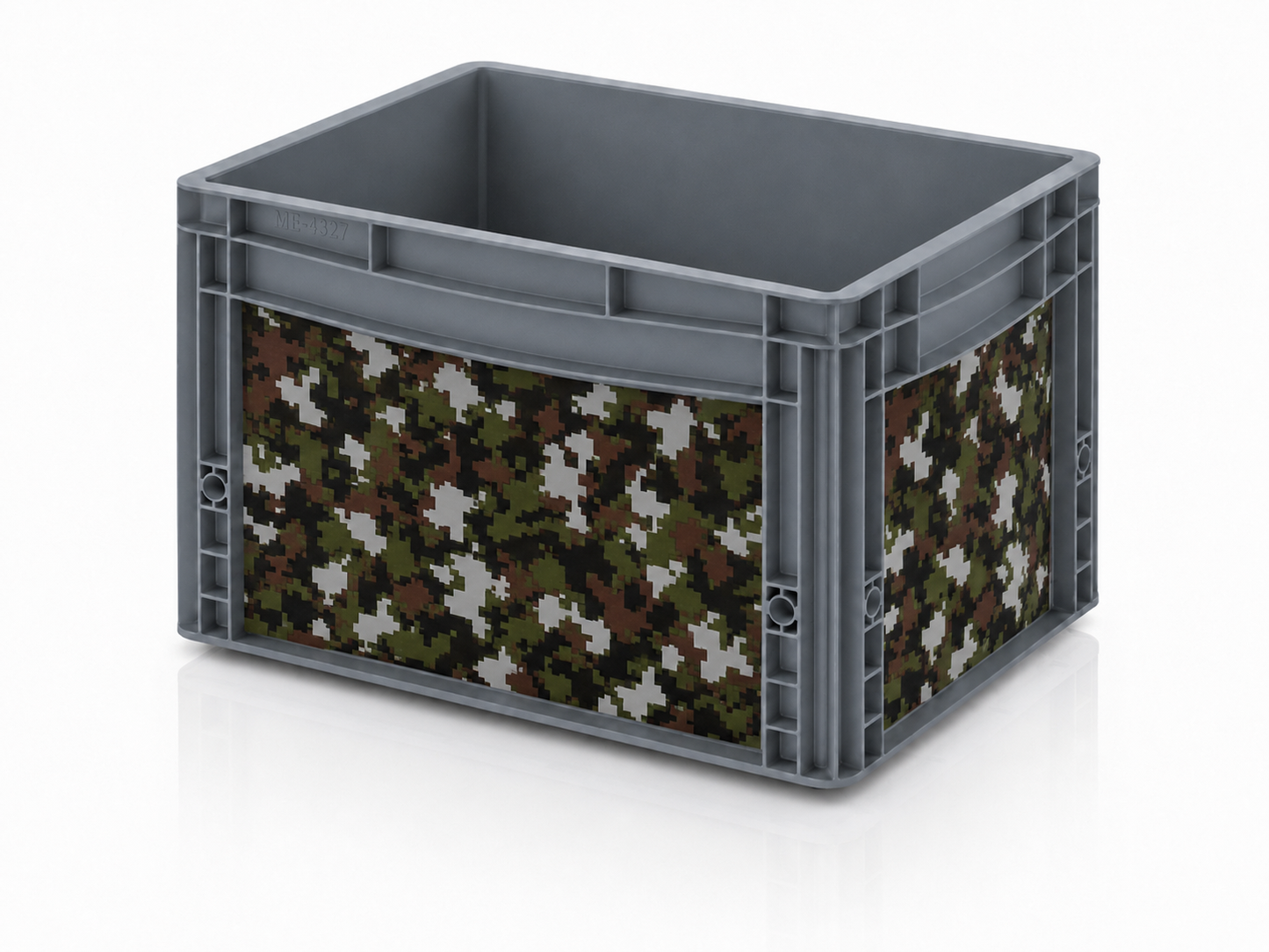 Graue Eurobox mit passgenauer Digital-Camouflage-Folie in Grün, Braun, Schwarz und Weiß auf Front- und Seitenflächen.